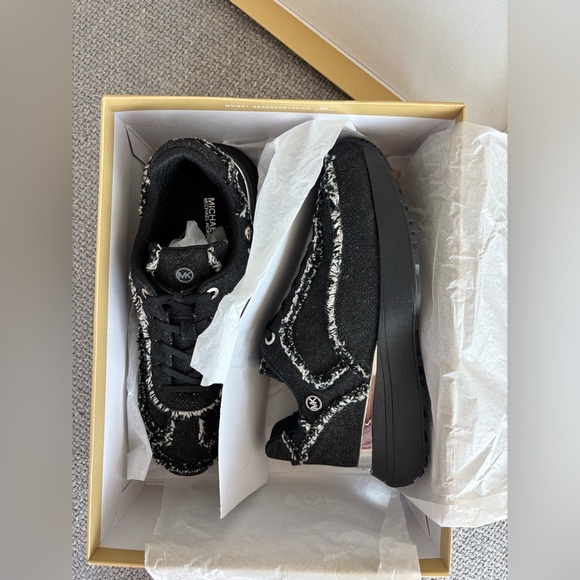 Michael Kors Ari Trainer Denim Sneakers – Size 8.5M - Picture 4 of 16